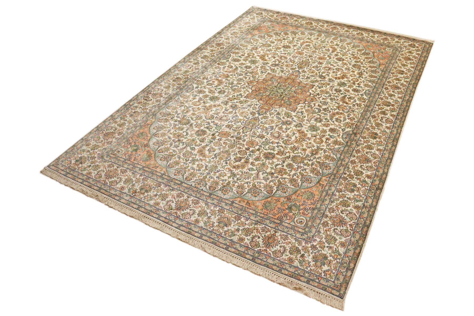 Kashmir Silk 279 x 184 cm